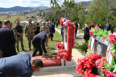 Rayon İcra Hakimiyyətinin başçısı Orxan Mürsəlov rayonun hüquq mühafizə orqanları, idarə, müəssisə, təşkilat rəhbərləri və Vətən müharibəsi iştirakçıları ilə birlikdə Şəhidlər Xiyabanını ziyarət etmiş, torpaqlarımızın azadlığı uğrunda qəhrəmancasına canlarından keçmiş şəhidlərimizi ehtiramla anmışdır.