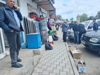 Rayon İcra Hakimiyyətinin, Rayon Polis Şöbəsinin və Qida Təhlükəsizliyi Agentliyinin Qazax-Tovuz Regional bölməsinin birgə təşkilatçılığı ilə müvafiq ərazidə təmizliyi və səliqəni təminetmə qaydalarına əməl olunması, antisanitar vəziyyətlə və qanunsuz küçə ticarəti ilə bağlı reyd keçirilib