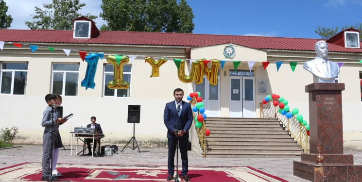 Rayon İcra Hakimiyyətinin başçısı Orxan Mürsəlov “1-iyun Uşaqların Beynəlxalq Müdafiəsi Günü” münasibətilə Slavyanka kənd 1 nömrəli tam orta məktəbində təşkil edilmiş bayram tədbirində iştirak edib