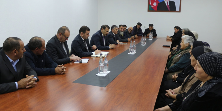 Rayon İcra Hakimiyyətinin başçısı Hacıbaba Babayev Vətən müharibəsi şəhidlərinin ailə üzvləri ilə görüş keçirib