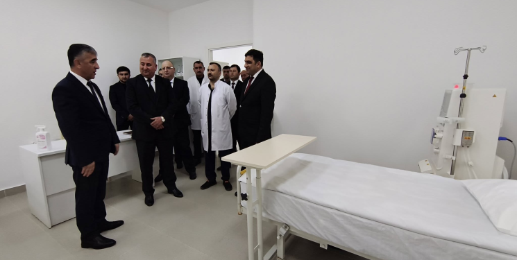 Rayon İcra Hakimiyyəti başçısının səlahiyyətlərini icra edən Natiq Nağıyev vətəndaşların hemodializ xidmətlərinə əlçatanlığının təmin edilməsi məqsədilə Gədəbəy Rayon Mərkəzi Xəstəxanasında yeni yaradılmış Hemodializ şöbəsinin açılışında iştirak edib