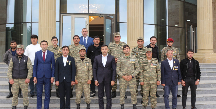 Rayon İcra Hakimiyyətinin başçısı Orxan Mürsəlov Vətən müharibəsinin iştirakçıları ilə növbəti dəfə görüş keçirmiş, səmimi söhbət aparmışdır.