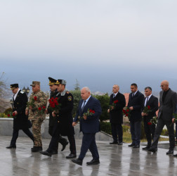 Gədəbəy rayonunda Ulu öndərin xatirəsi ehtiramla yad edilmişdir.